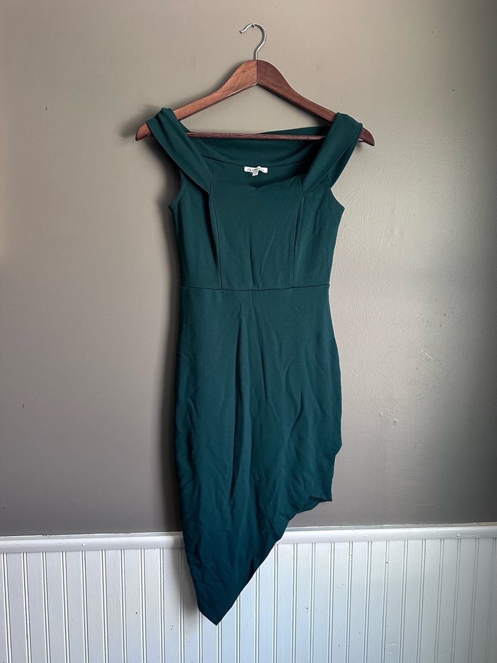 Charlotte Russe Women’s Body con off the Shoulder Dress Size Small